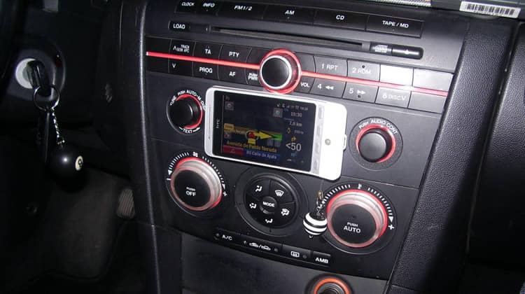 Android phone being used in place of a head unit (Image source: BestPhoneGrip)